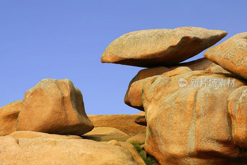 Côte de granit rose或Pink Granite Coast是法国布列塔尼北部Côtes d’armor省的一段海岸线。